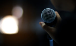 Condiciona a tu mente a tener buenas experiencias al hablar en público. Comunicación Ejecutiva. Foto: smolaw /Shutterstock